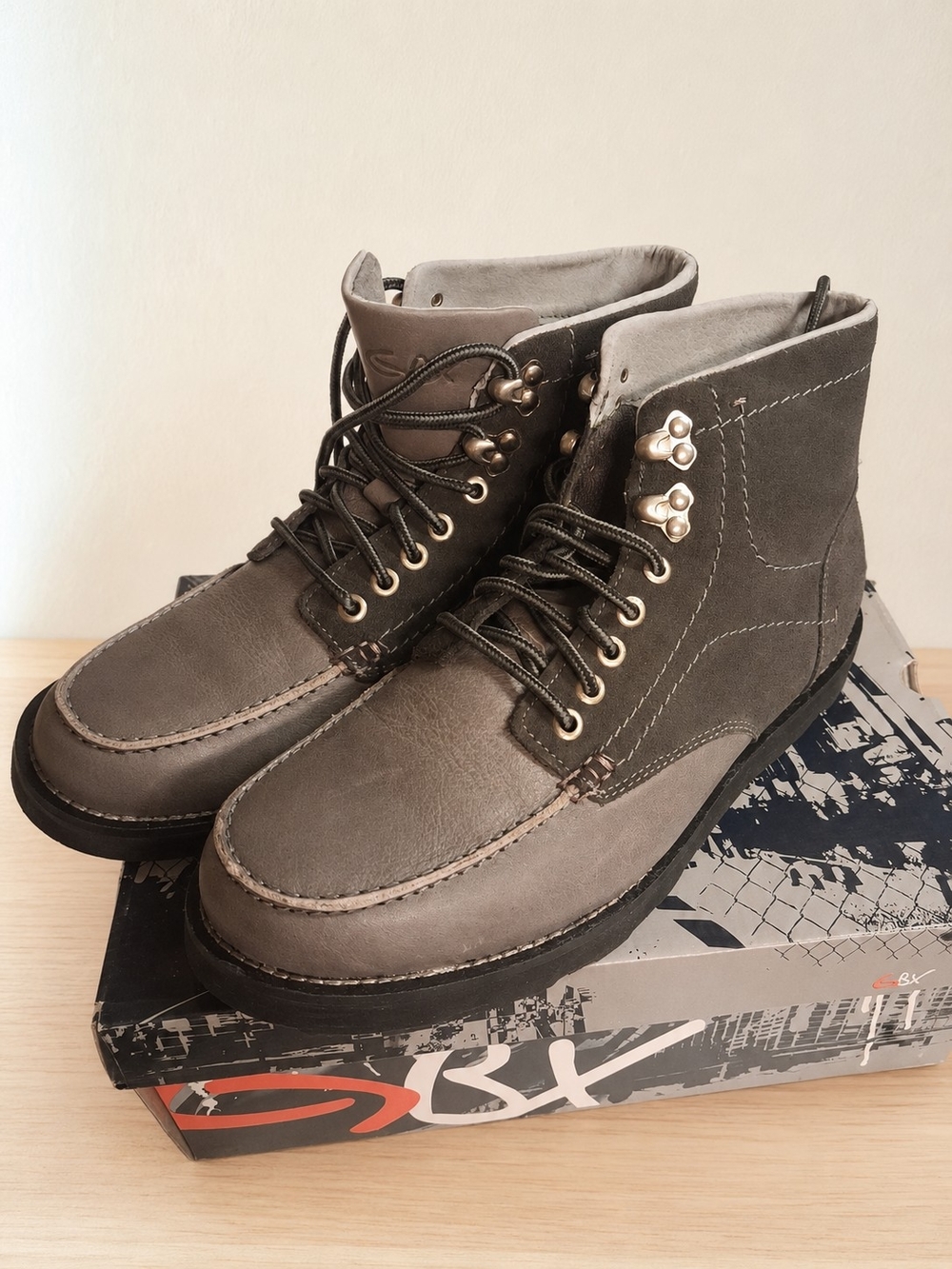 GBX Men's Gray Lace-Up Ankle Boots